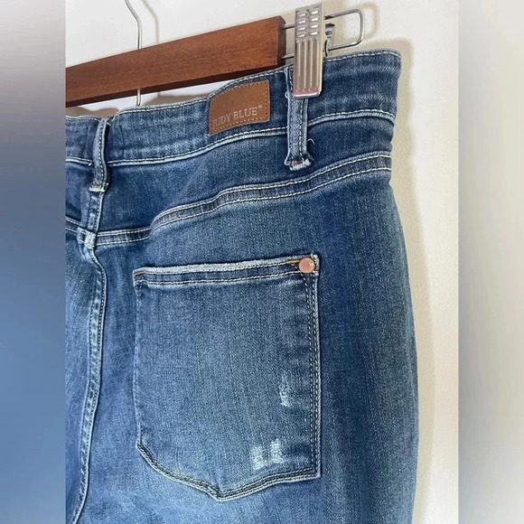 Judy Blue High Waisted Straight Fit Distressed Fray Hem Jeans 15/32 Plus EUC 021 - Picture 5 of 9
